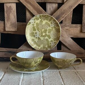 For Kur984 Dorothy C Thorpe  2 Tea Cups & 1 Saucer  and 1 small plate mid cent m